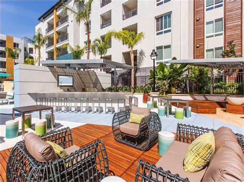 One bedroom apartments average $2,601 and range from $1,278 to $4,220. . Rooms for rent huntington beach